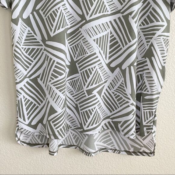 NWOT Chico’s Sage Green Tribal Print High-Low Short Sleeves Top - Picture 3 of 11